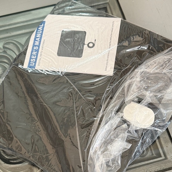 Digital HDTV Antenna - Black - Picture 7 of 7